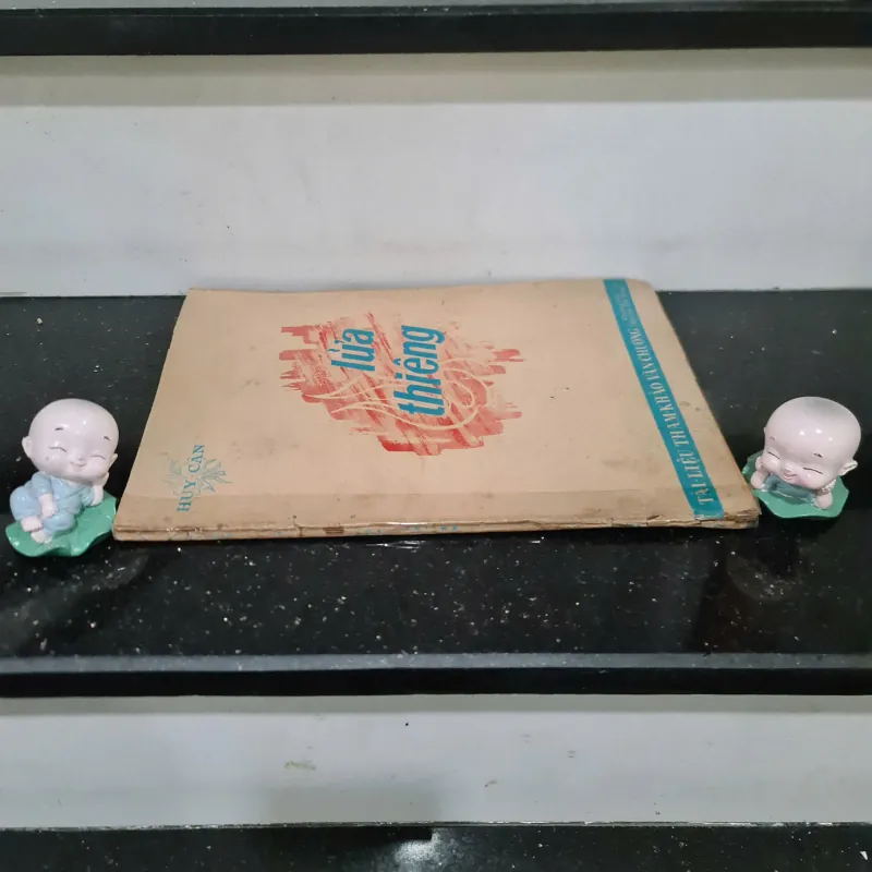 Sách Lửa Thiêng - Huy Cận Bản in năm 1967 707995