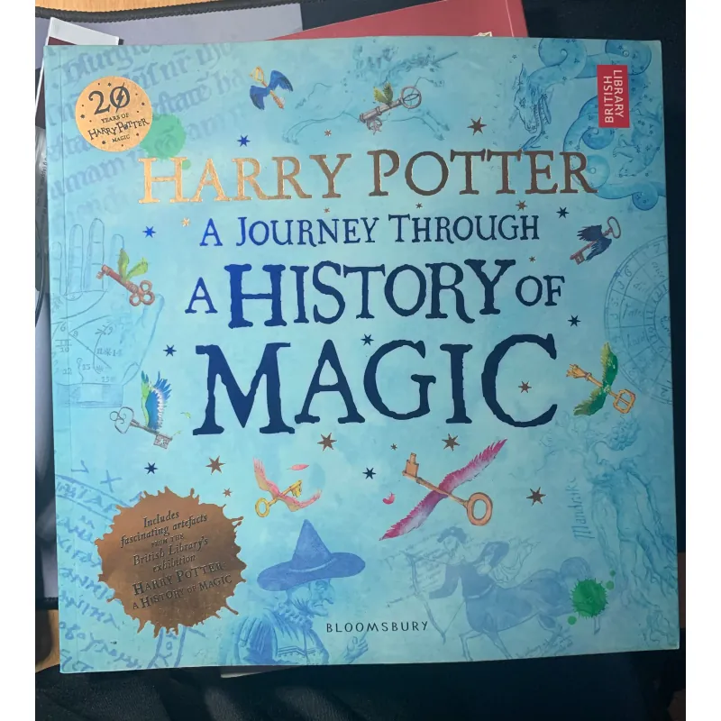 Sách Harry Potter - A Journey Through a History of Magic của Bloomsbury mới 90% 998189