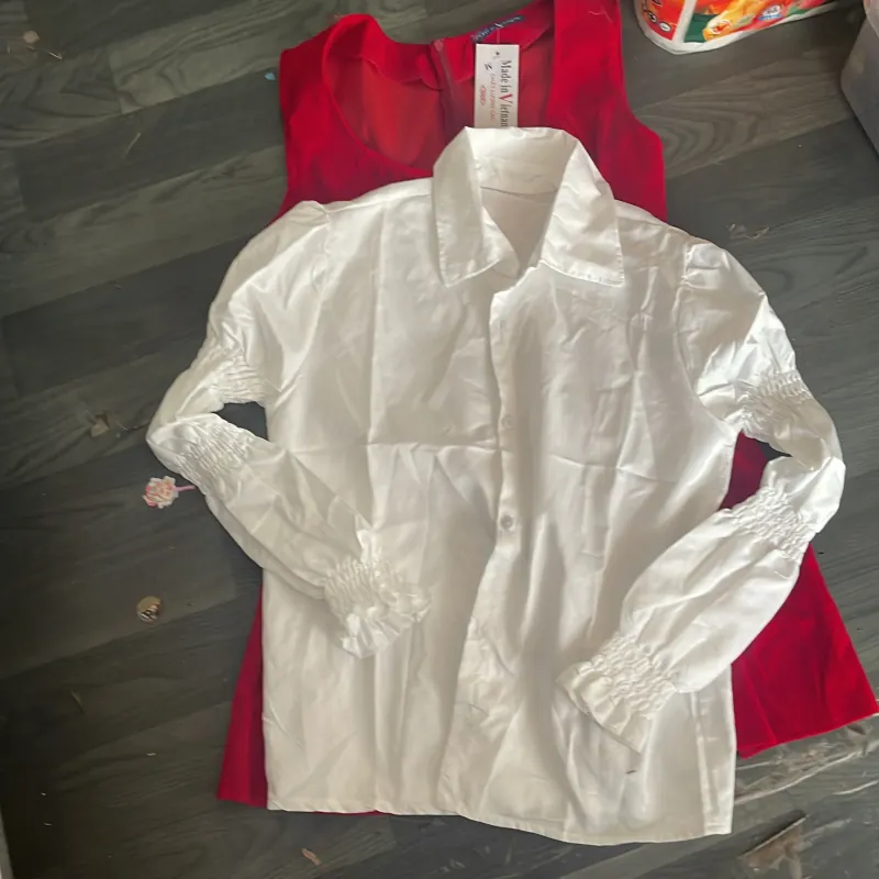 Sét váy đỏ sơ mi trắng  793087