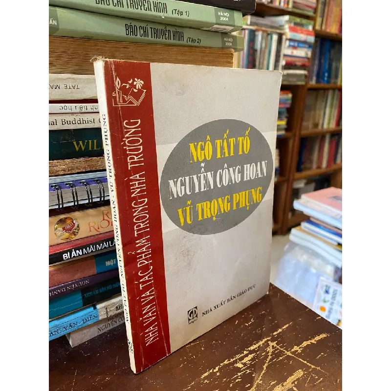 Nhà Văn Và Tác Phẩm Trong Nhà Trường : Hoài Thanh, Vũ Ngọc Phan, Hải Triều, Đặng Thai Mai 353874