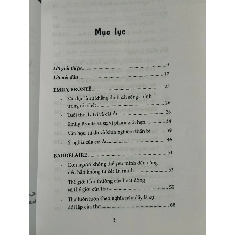 Văn học và cái ác 701866