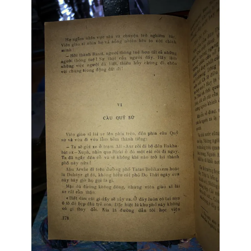 Trở lại Kônxtantina - A. T. Takhir Vattar 969781