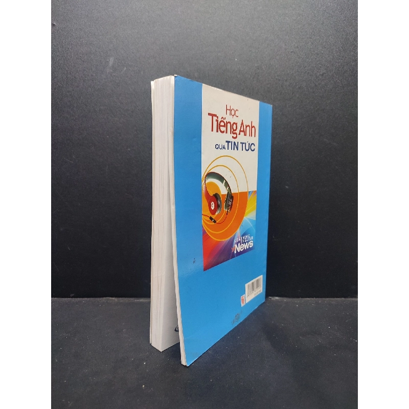 Học tiếng anh qua tin tức mới 90% ố nhẹ 2012 HCM1406 Thanh Hà SÁCH HỌC NGOẠI NGỮ 915405
