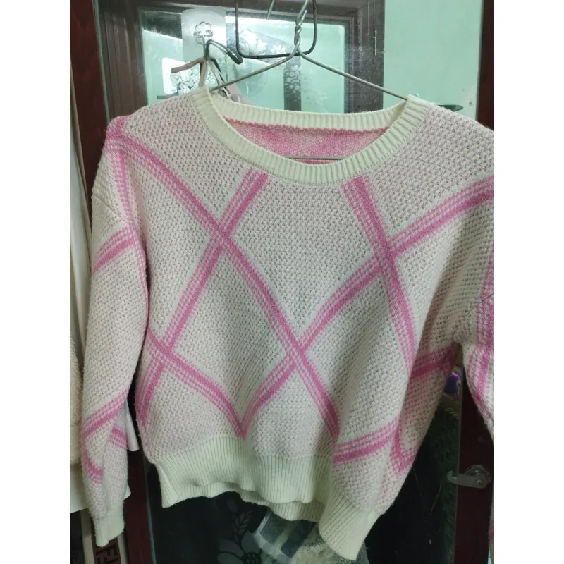 Đầm xuông from rộng và áo len sử dụng 1 lần. Còn tốt 95% .áo len 80k 2 cáii,  593175