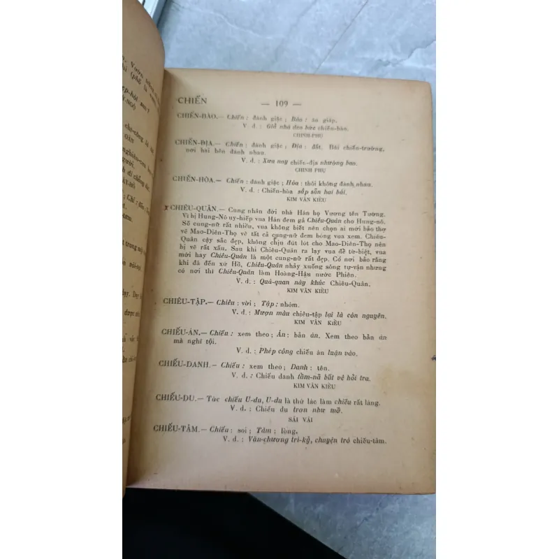 TẦM NGUYÊN TỪ ĐIỂN - BỬU KẾ 748968