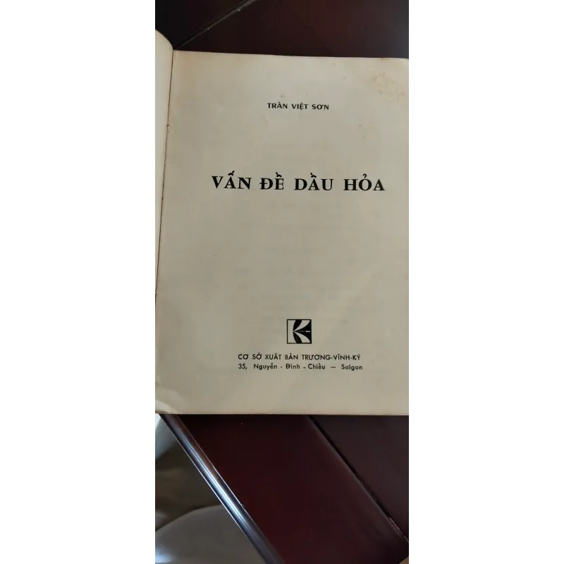 Sách xưa quý hiếm_Vấn đề dầu hoả_ GS Trần Việt Sơn_1974 929472