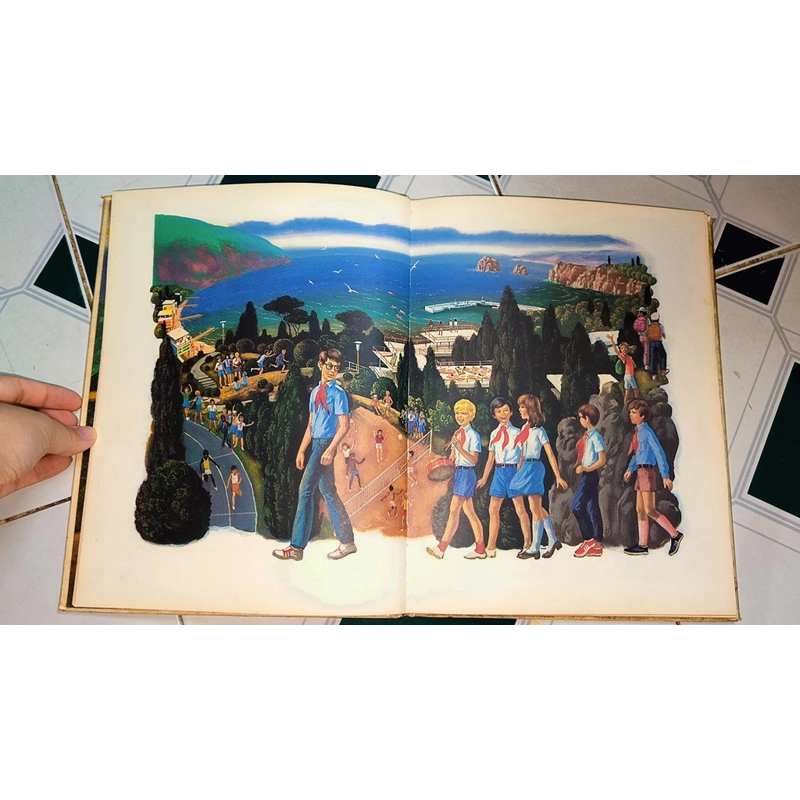 Sách vintage - THE SEASIDE "CHIDLREN'S REPUBLIC" - Vasily Golyshkin (Moscow, 1985) 470377