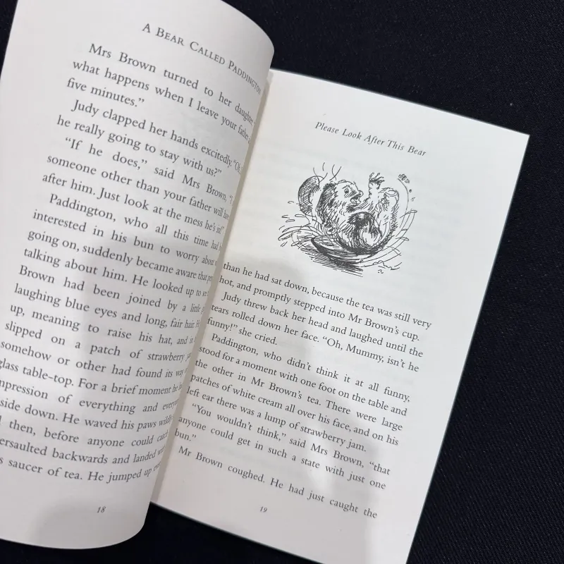 [Sách Cũ Ngoại Văn] A Bear Called Paddington - Michael Bond 1037524