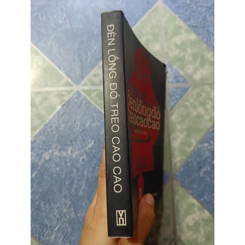 Đèn lồng đỏ treo cao cao - 997365