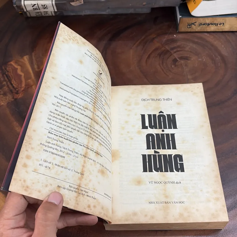 [Có Vết Ố Vàng] - II Lịch Sử Trung Quốc: Luận Anh Hùng - Dịch Trung Thiên - 2013 1041576