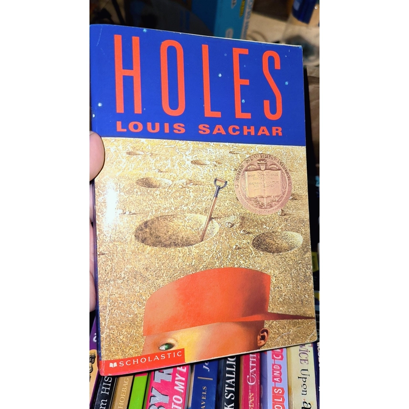 Ngoại văn tuổi teen - HOLES 493028