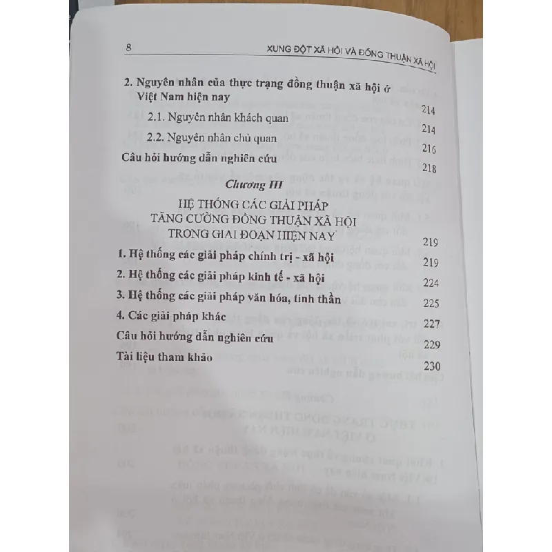 Xung đột xã hội và đồng thuận xã hội - GS.TS. Võ Khánh Vinh, TS. Chu Văn Tuấn 700594
