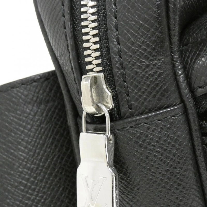 Túi đeo chéo Louis Vuitton Taiga Lama Bum Bag Outdoor M30245 613350