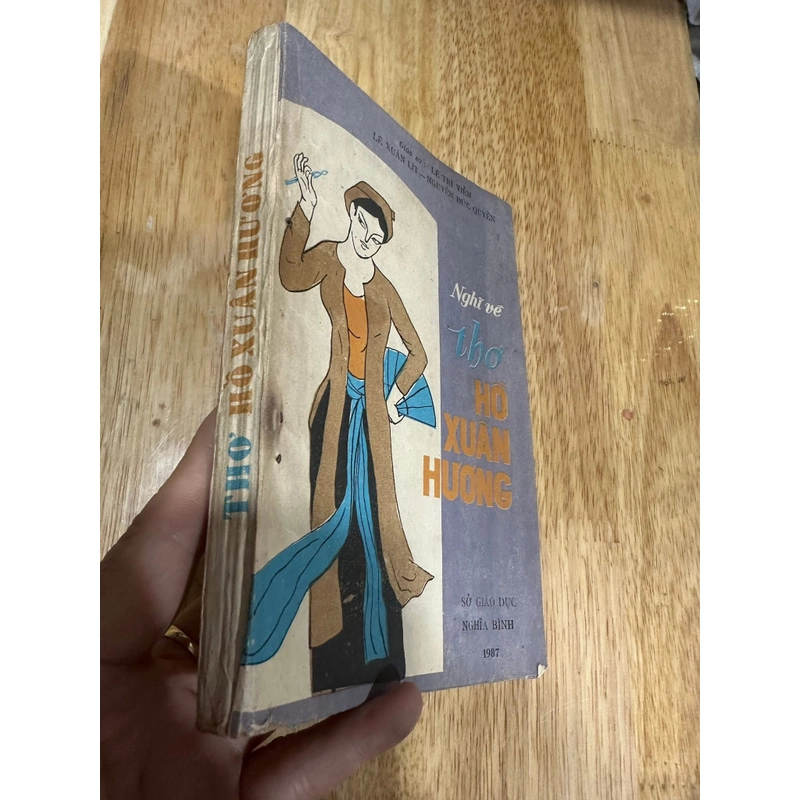 Nghĩ về thơ hồ xuân hương 531069