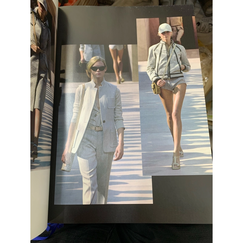 Louis vuitton catwalk.  445538