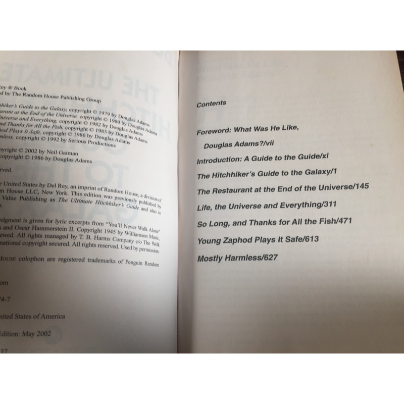 The Ultimate Hitchhiker's Guide to the Galaxy - Douglas Adams 69200