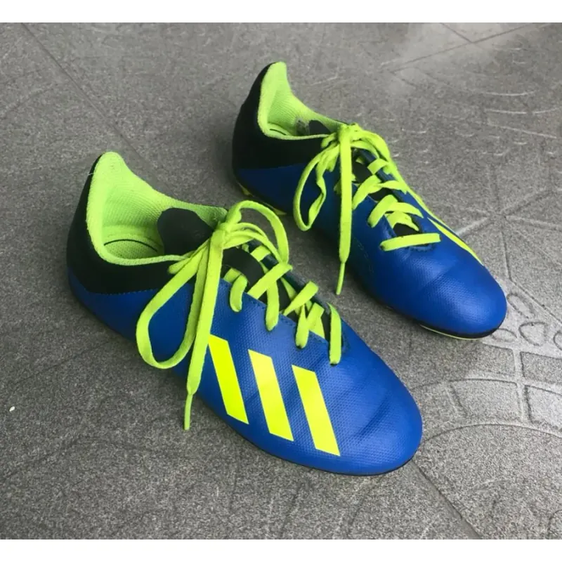 giày đá bóng của bé 956964