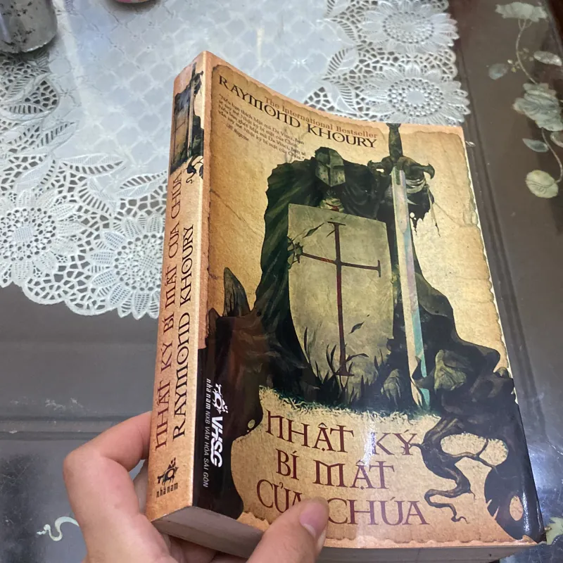 Tiểu thuyết-  Nhật ký bí mật của Chúa - Raymond Khoury ( bìa mềm) 80% #TAKE 260370