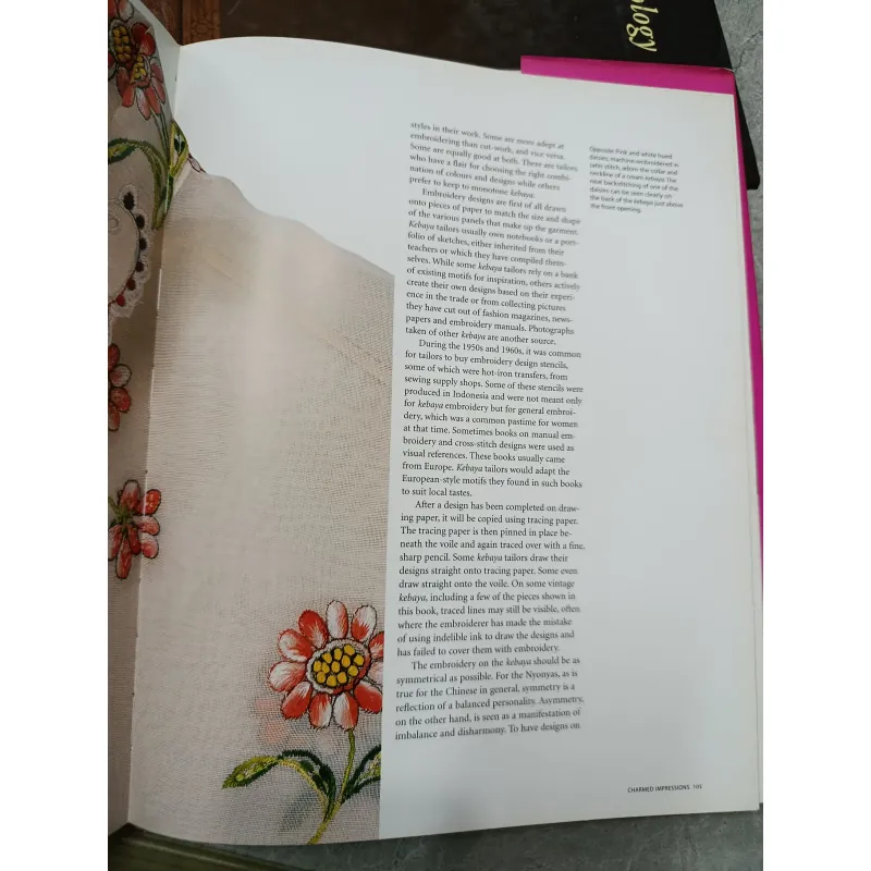 THE NYONYA KEBAYA A CENTURY OF STRAITS CHINESE COSTUME 560150