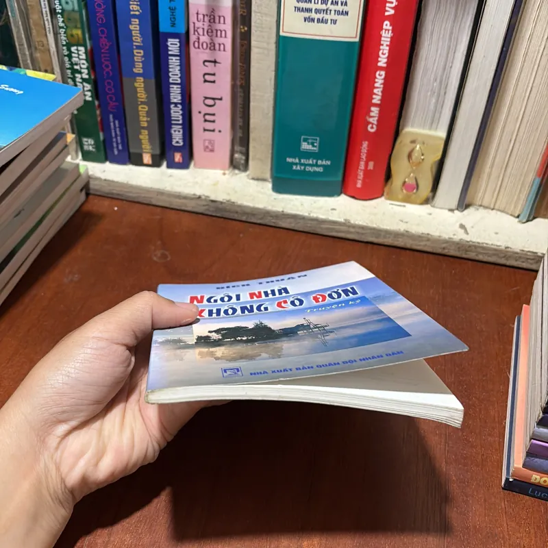 II Truyện Ký: Ngôi Nhà Không Cô Đơn - Bich Thuận - 2007 785628