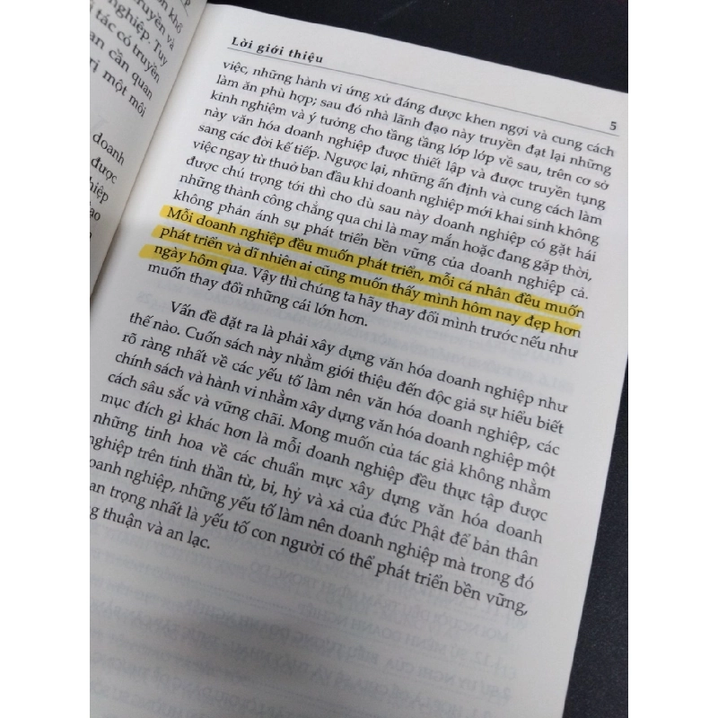 Áp dụng tinh thần phật giáo xây dựng văn hóa doanh nghiệp Minh Thạnh mới 80% bẩn bìa ố nhẹ có highlight HCM0806 tâm linh 914697