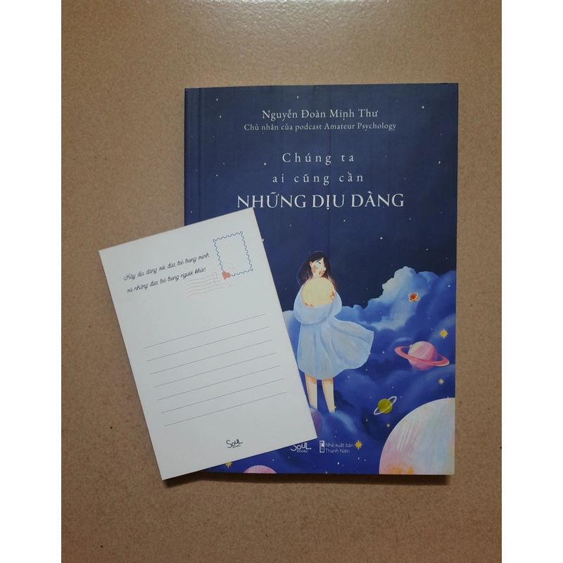 Sách Chúng ta ai cũng cần những dịu dàng kèm theo postcard - Nguyễn Đoàn Minh Thư 323349