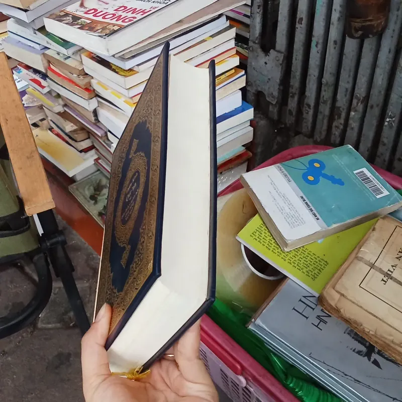 Thiên Kình Qur'an Và Bản Dịch Ý Nghĩa Nội Dung Bằng Việt Ngữ  992478