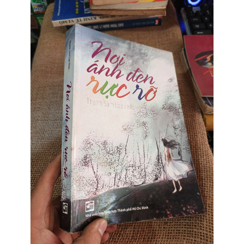 Nơi ánh đèn rực rỡ 2012 mới 80% (Truyện ngôn tình) HLSC2404 1028538