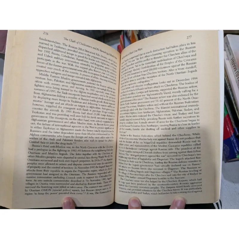 The clash of civilizations and the remaking of World order - Samuel P.Huntington 689392