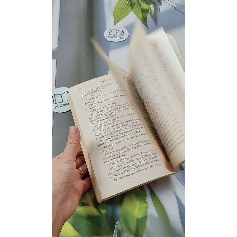 Con Bim Trắng Tai Đen - G. T. Proleforski 744686