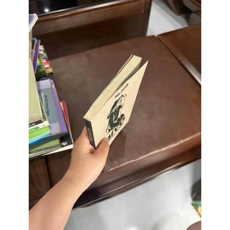 Bỉ Vỏ – Nguyên Hồng | Tiểu Thuyết Hiện Thực Việt Nam Kinh Điển - K3 1017972