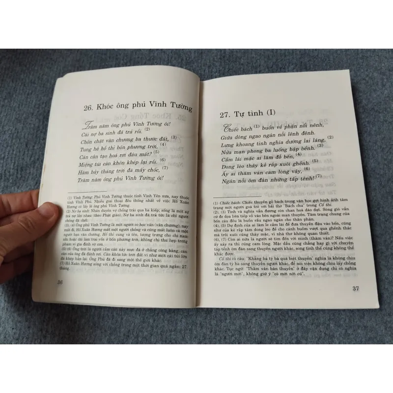 HỒ XUÂN HƯƠNG THƠ VÀ ĐỜI 729248