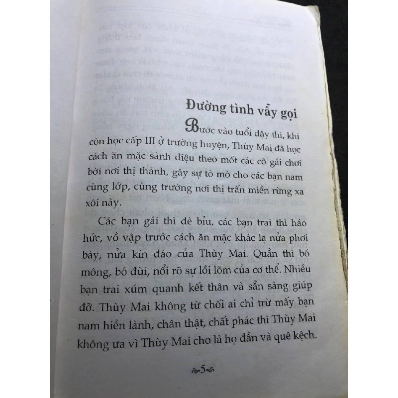 Cơn lốc đen 2009 mới 65% ố bẩn nhẹ bụng xấu Cẩm Hùng HPB0906 SÁCH VĂN HỌC 915239
