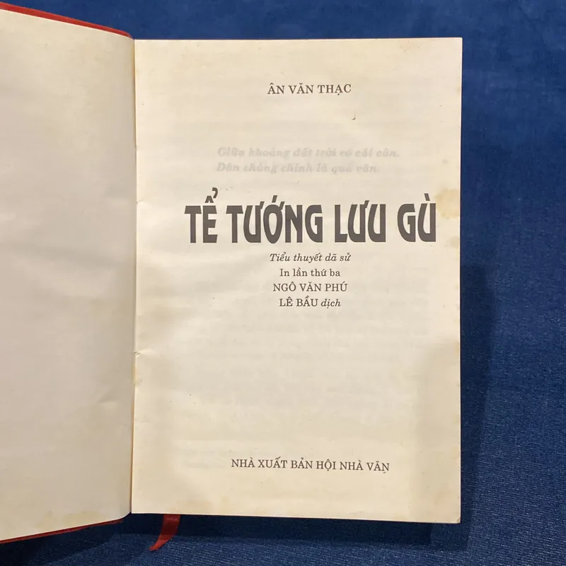 TỂ TƯỚNG LƯU GÙ, bản bìa cứng (XB 2001) 593511