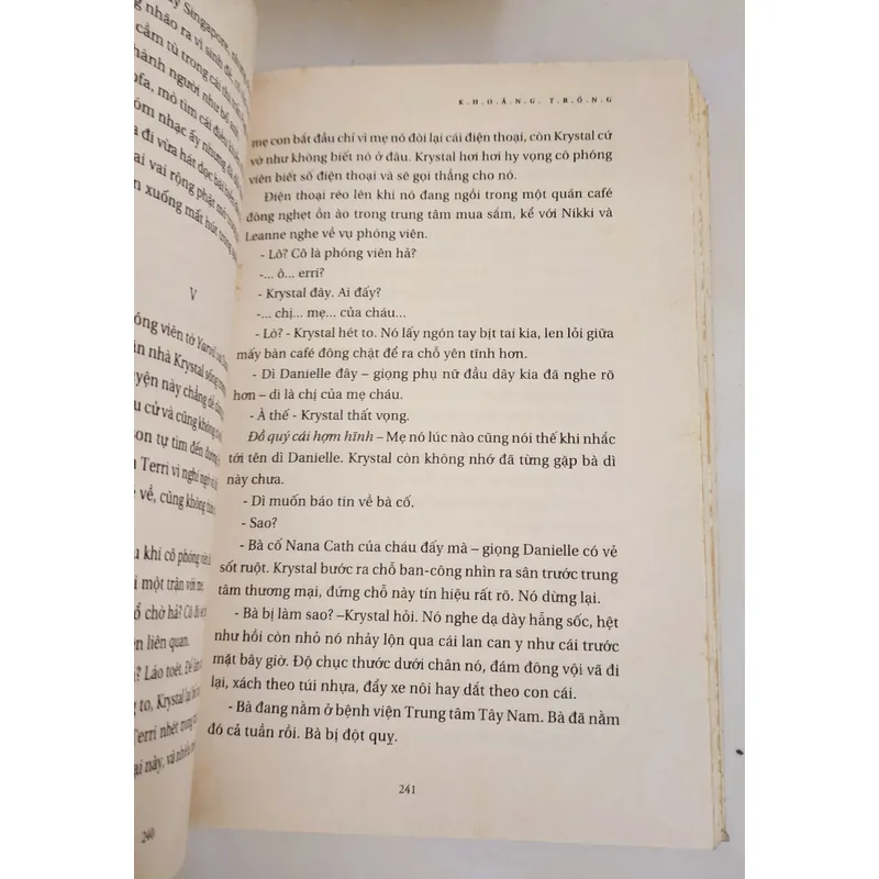 Tiểu thuyết KHOẢNG TRỐNG - J. K. Rowling  733106