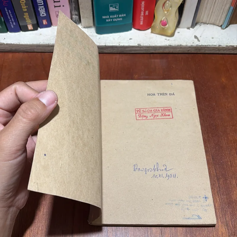 [Sách Xưa] - II Thơ: Hoa Trên Đá - Chế Lan Viên - 1984 792580