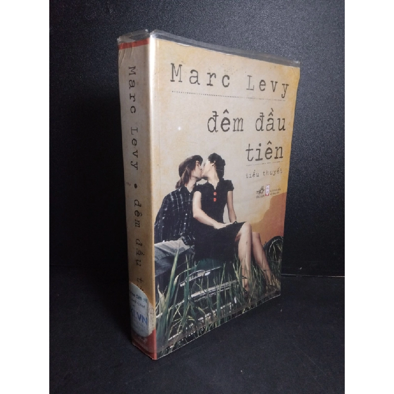 Đêm đầu tiên mới 80% ố gấp trang 2011 Marc Levy HCM2103 VĂN HỌC Blogmeo 27525 512925
