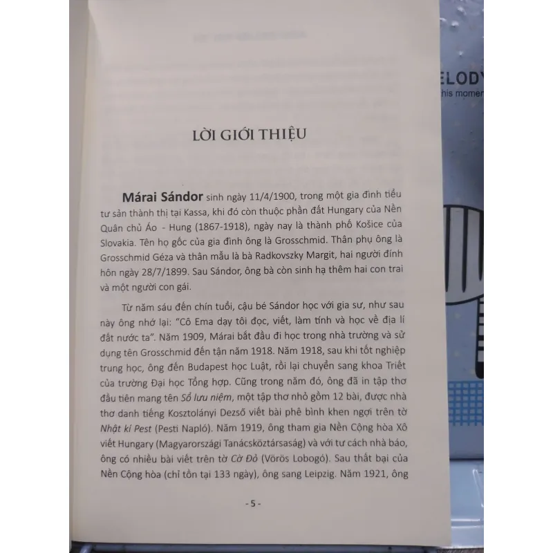 Sách: Những ngọn nến cháy tàn - Marai Sandor (A3) 595985