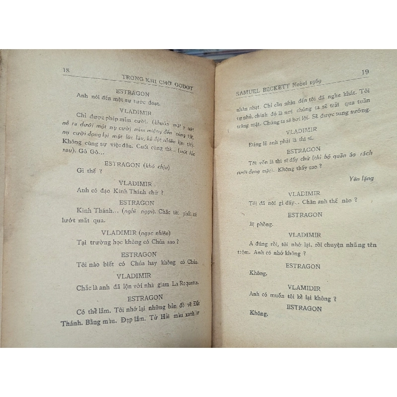 TRONG KHI CHỜ GODOT - SAMUEL BECKETT 119271