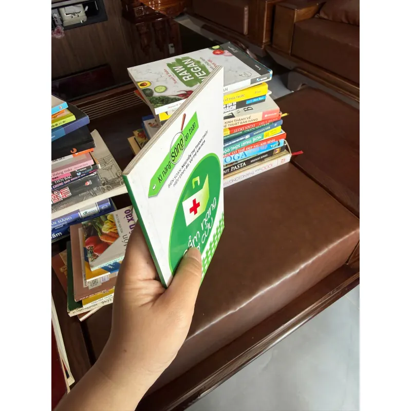 Cẩm Nang Sơ Cứu – Kĩ Năng Sống An Toàn | Sách Kim Đồng- K3 1004210