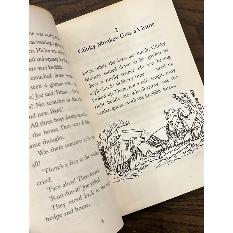 The Gnome with the Knobbly Knees 975014