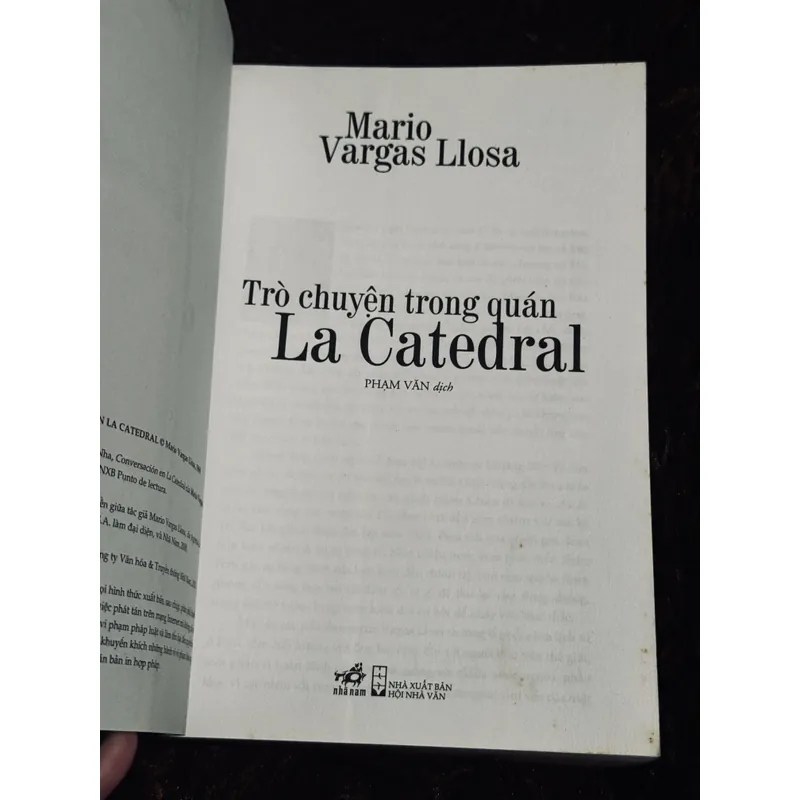 Trò chuyện trong quán La Catedral 716896