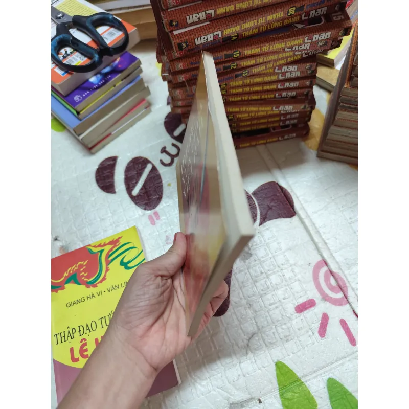 NHỮNG VUA CHÚA VIỆT NAM HAY CHỮ – QUỐC CHẤN | SÁCH LỊCH SỬ VĂN HOÁ - k4 1019095