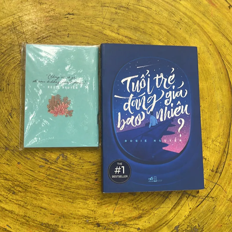 TUỔI TRẺ ĐÁNG GIÁ BAO NHIÊU- ROSIE NGUYỄN KÈM NOTEBOOOK 704313