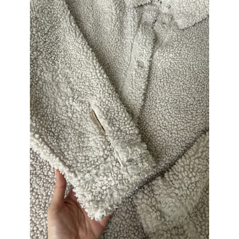 Áo khoác lông cừu HM chính hãng size Xs màu be thanh lịch 937297