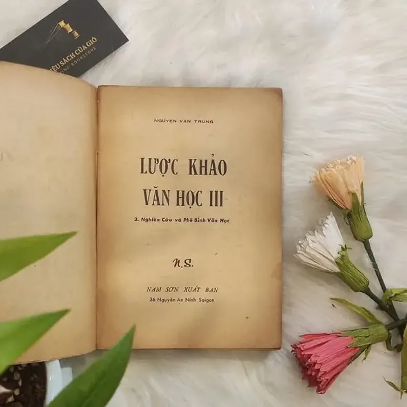 (Sách xưa, 75) Lược khảo văn học Tập 3: Nghiên cứu và phê bình văn học - Nguyễn Văn Trung 603350