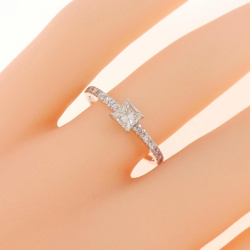 Nhẫn kim cương 750WG 0.365CT 673075