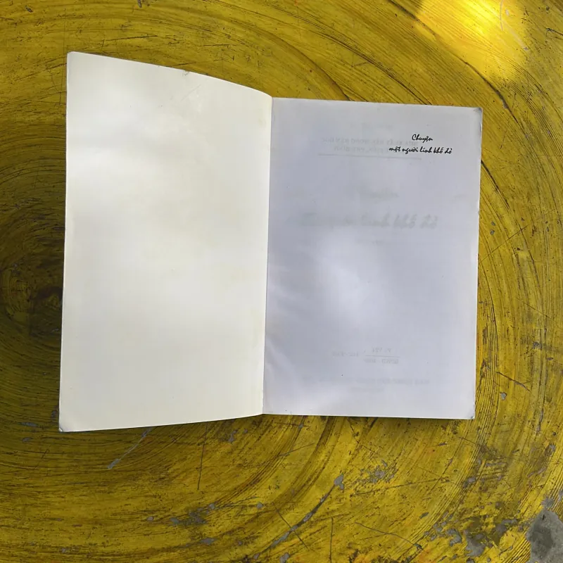 CHUYỆN MỘT NGƯỜI KÍNH KHỐ ĐỎ - PHẠM KHẢI TRI 998158