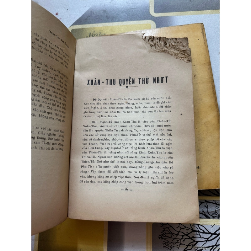 Khổng tử xuân thu tam truyện 528436