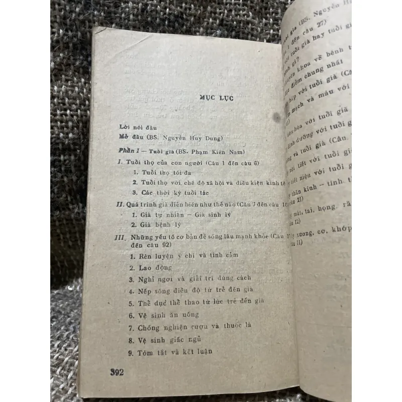 Y học và tuổi già - gần 400 trang ; dịch từ tiếng Nga  1010093